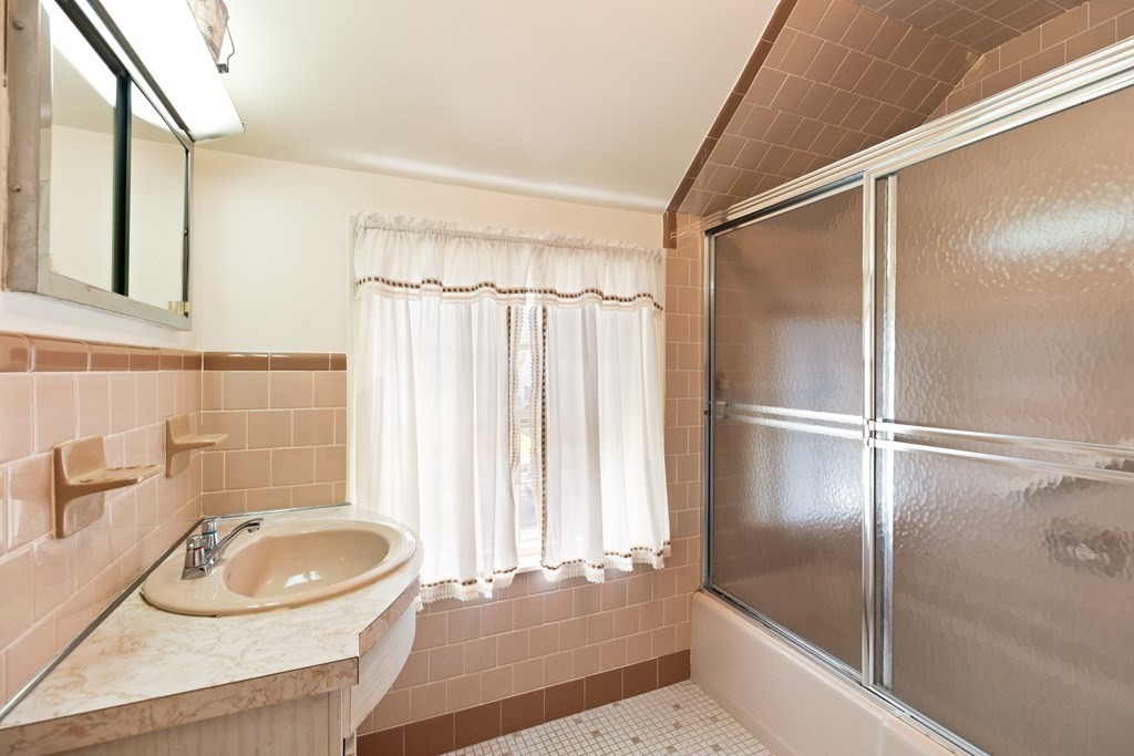 17 Webster Road Milton, MA 02186 - Photo 23 of 27