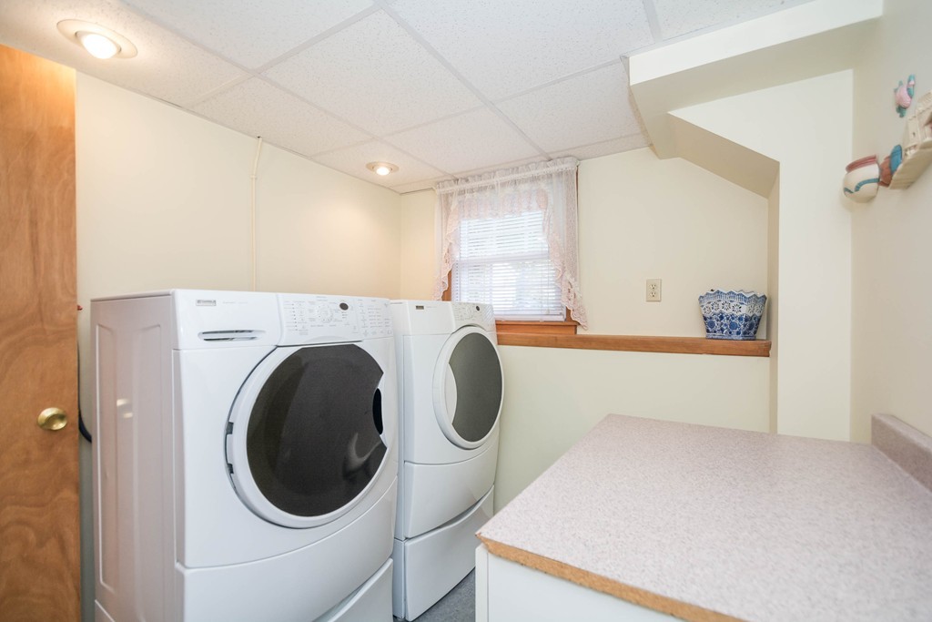 52 Westwind Road Lowell, MA 01852 - Photo 20 of 28 a utility room with dryer and washer