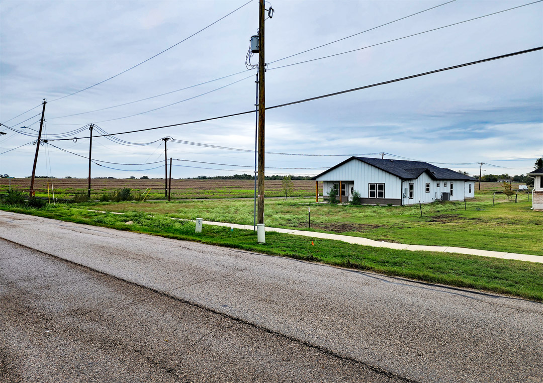 1411 Old Thorndale Road Taylor, TX 76574 - Photo 4 of 9