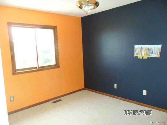 271 Conover Court Howell, MI 48843 - Photo 11 of 13 SAM_2376.JPG