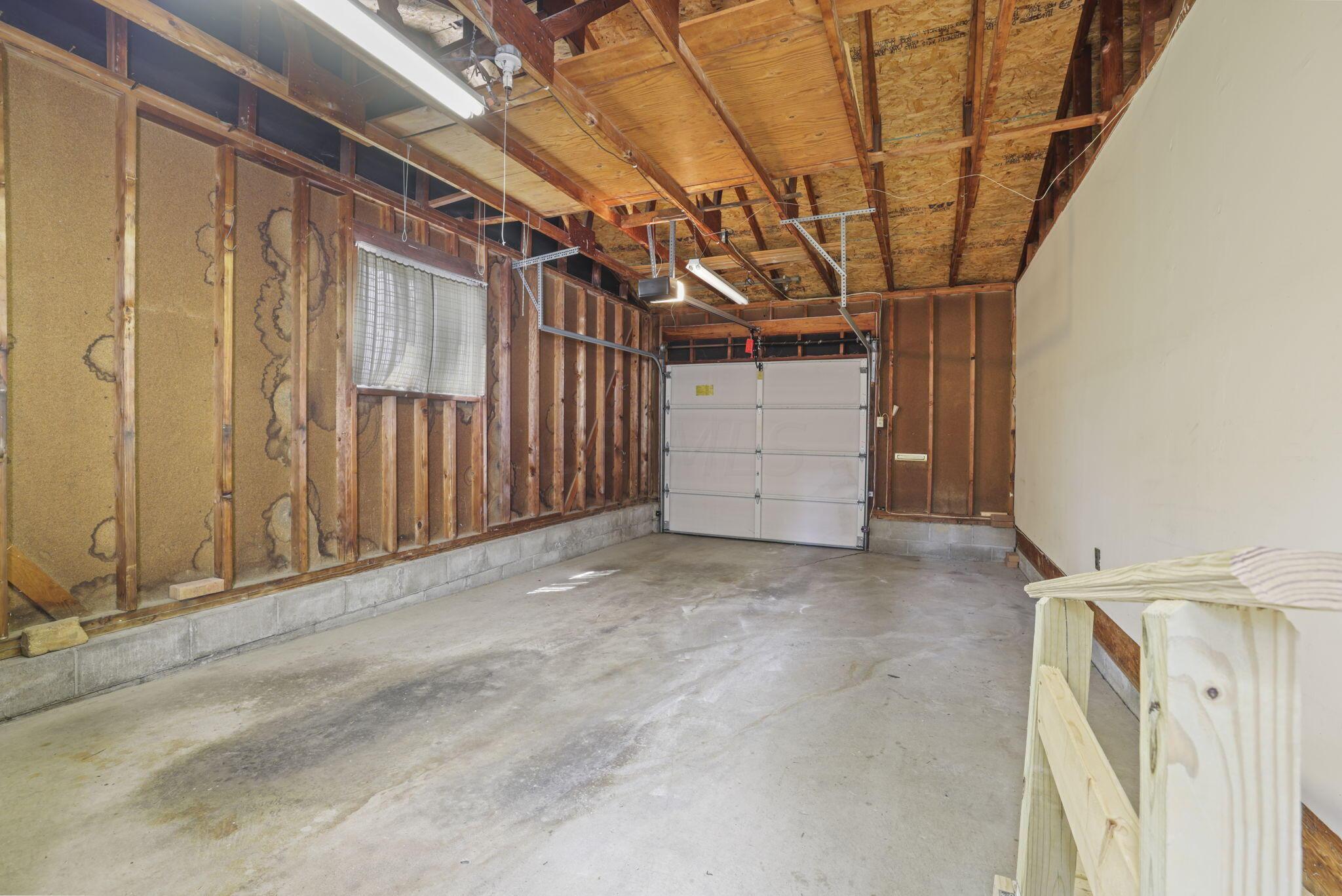 702 Sherwick Road Newark, OH 43055 - Photo 39 of 54 Garage