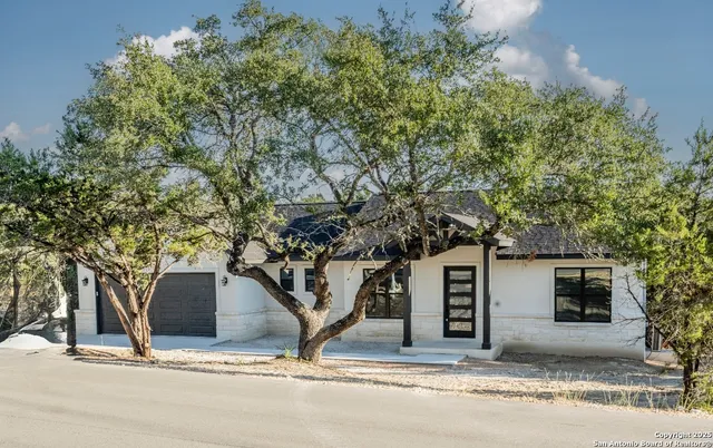 $595,000 | 1229 Stallion Springs Drive, Fischer, TX 78623