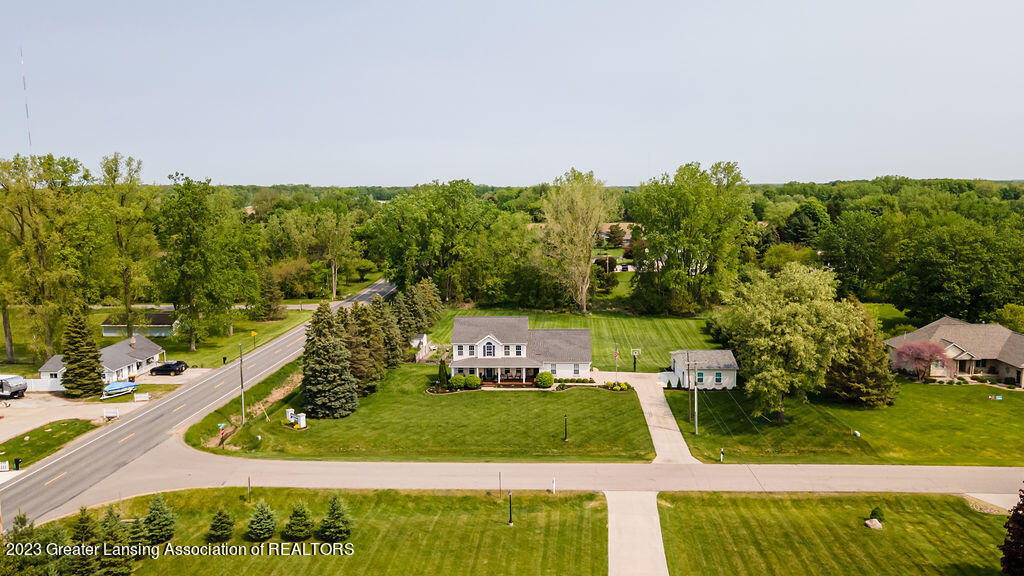 17 Three Oaks Road Okemos, MI 48864 - Photo 2 of 45 17ThreeOaks02