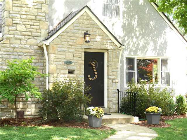 2668 Welsford Road Columbus, OH 43221 - Photo 2 of 24