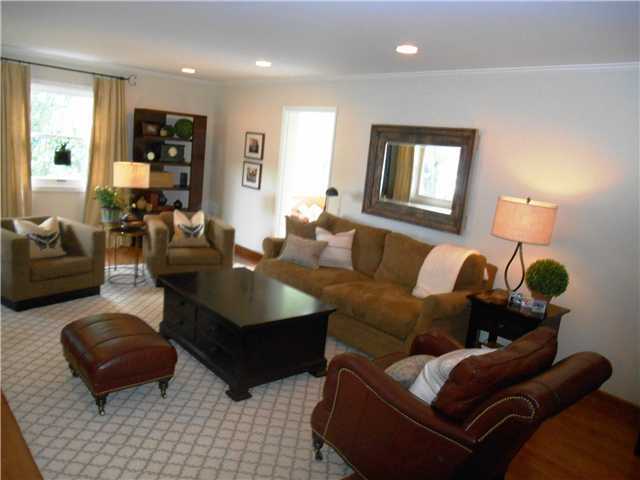 2668 Welsford Road Columbus, OH 43221 - Photo 3 of 24