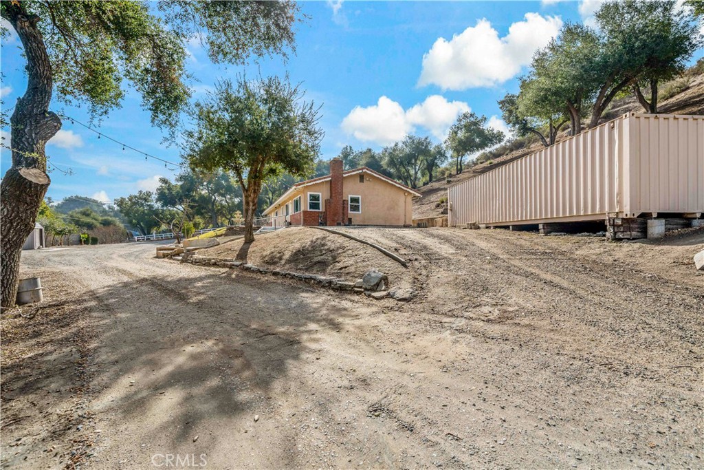 47333 Pala Road Temecula, CA 92592 - Photo 16 of 29 a backyard of a house