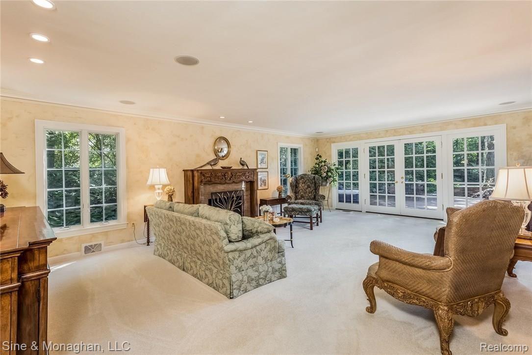 157 Kenwood Road Grosse Pointe, MI 48236 - Photo 8 of 84 008-Living_Room-3257718-medium.jpg