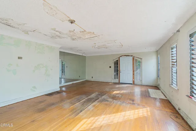 a view of a room with an empty space