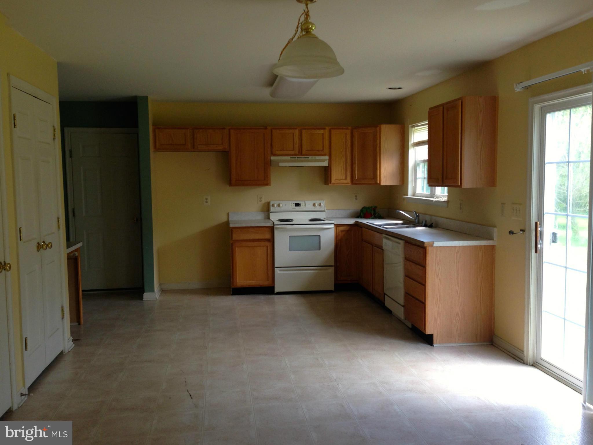 137 Miles Circle Hurlock, MD 21643 - Photo 6 of 19 Kitchen