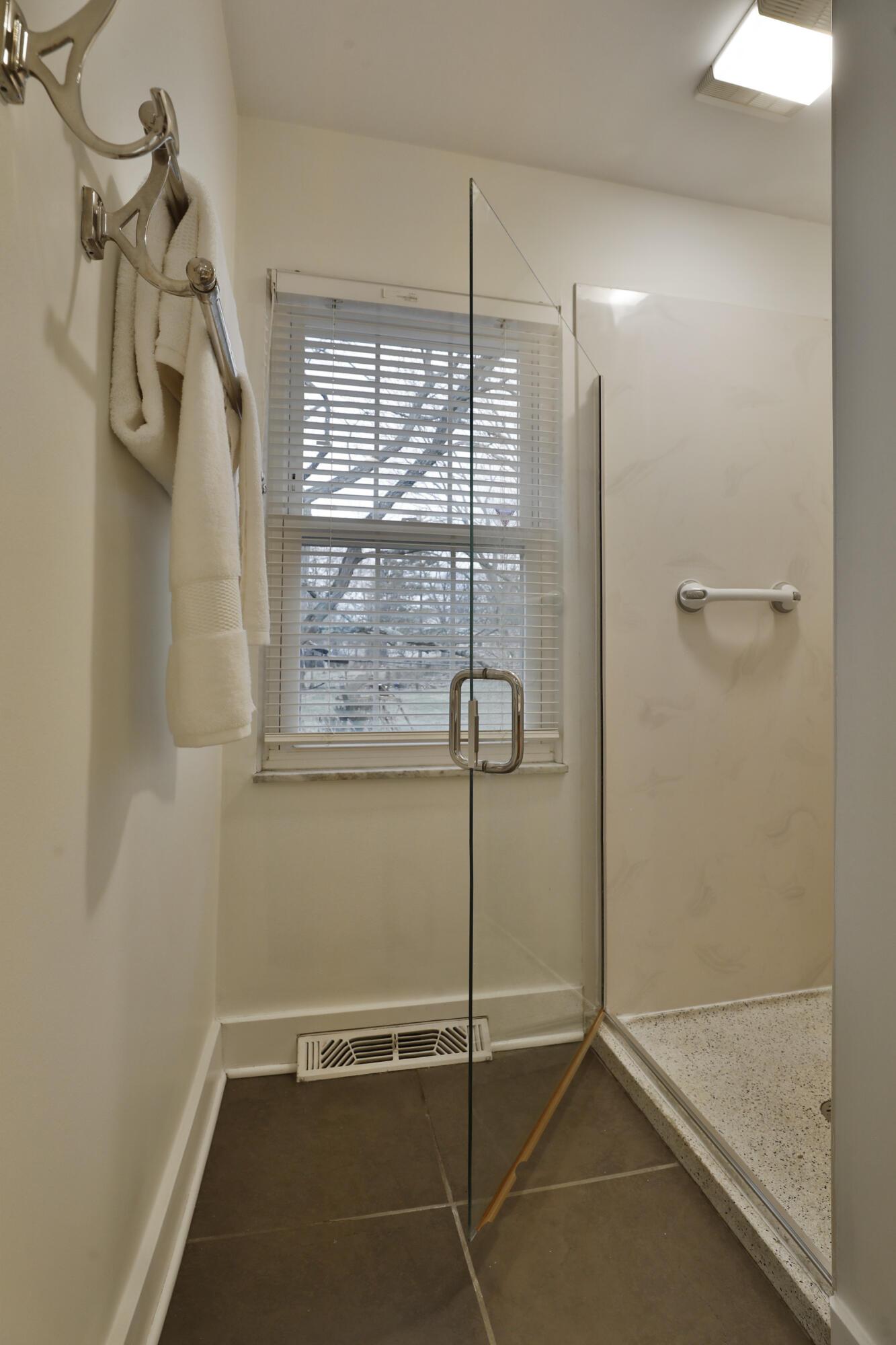 4347 Castleton Road Columbus, OH 43220 - Photo 35 of 71 Primary Bath