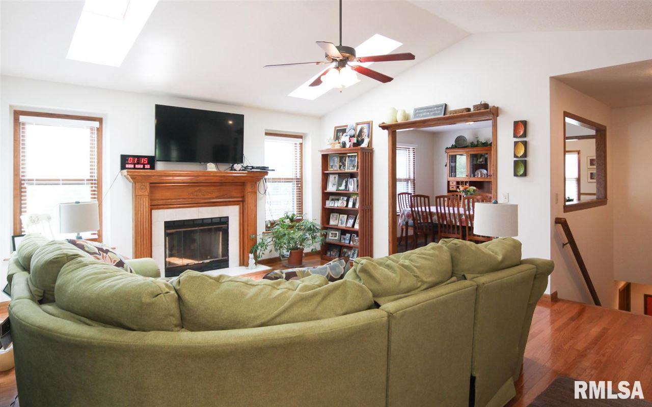 5263 Remington Road Bettendorf, IA 52722 - Photo 3 of 24 Gallery Image 3