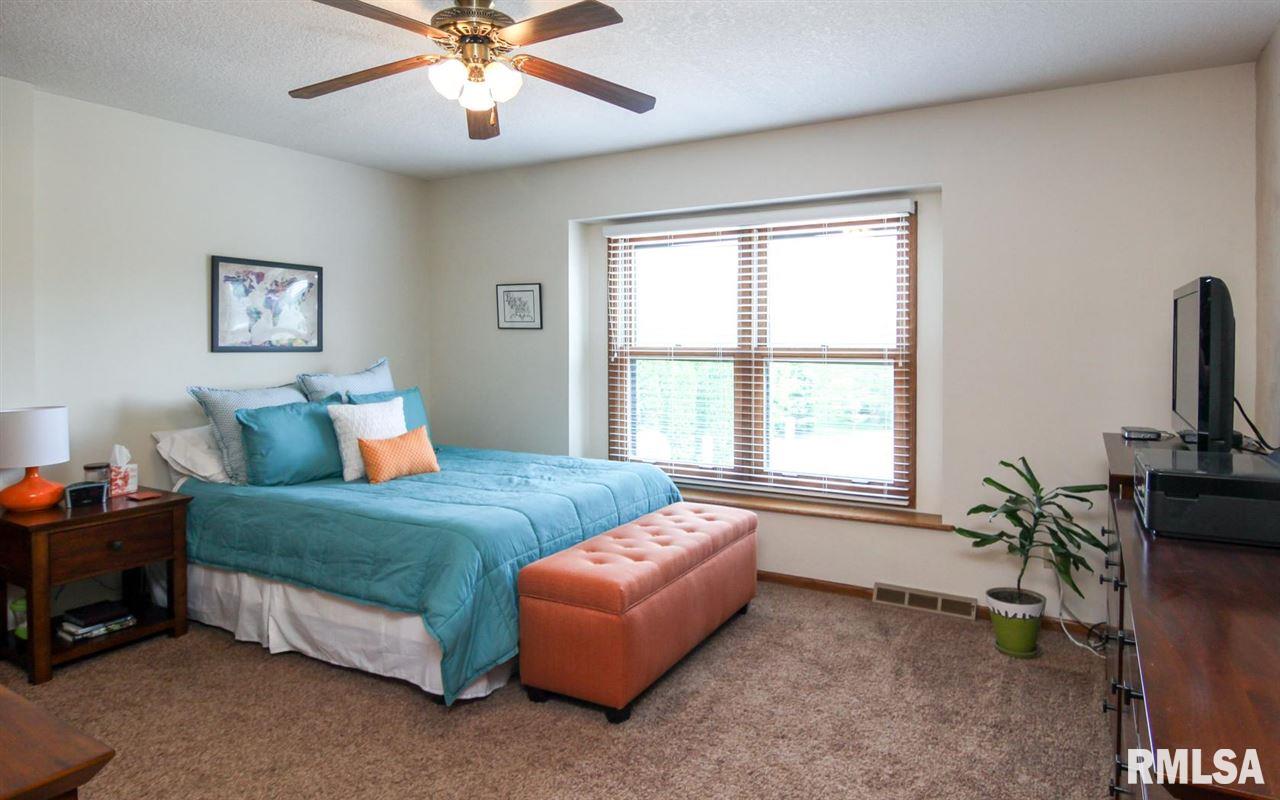 5263 Remington Road Bettendorf, IA 52722 - Photo 9 of 24 Gallery Image 9