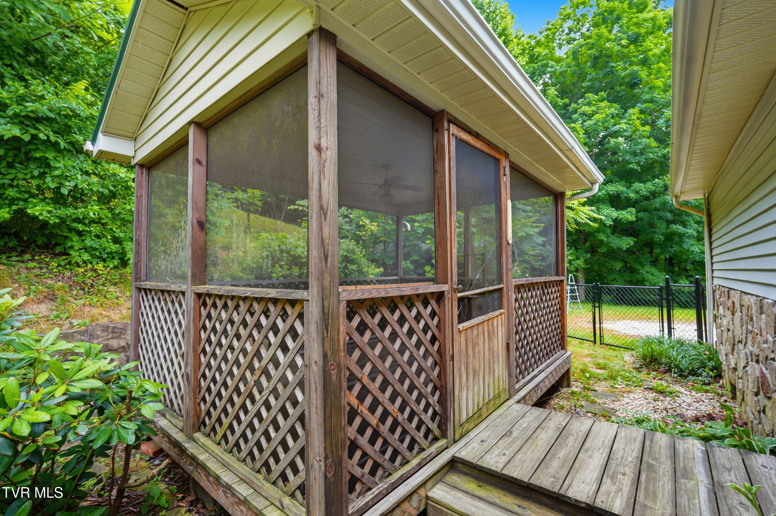 5100 Chandler Road Big Stone Gap, VA 24219 - Photo 29 of 42 31_5100 chandler rd-41