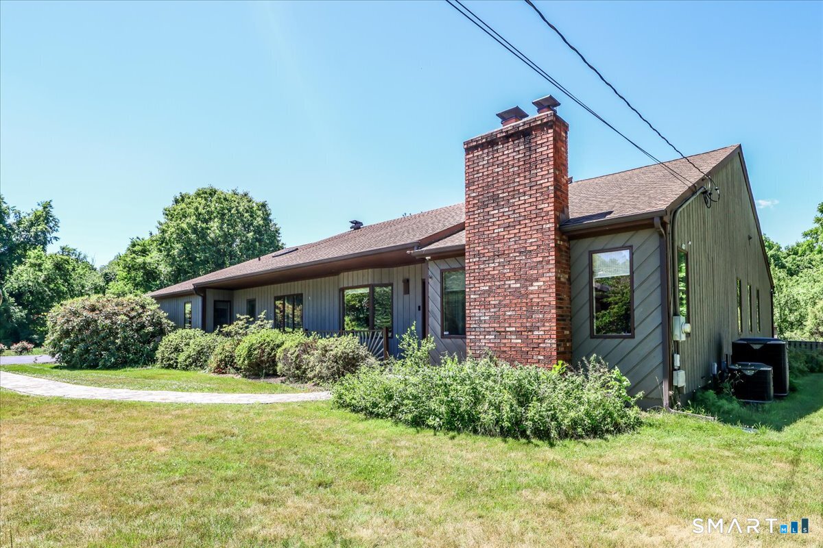 31 Pole Bridge Road Newtown, CT 06482 - Photo 2 of 40
