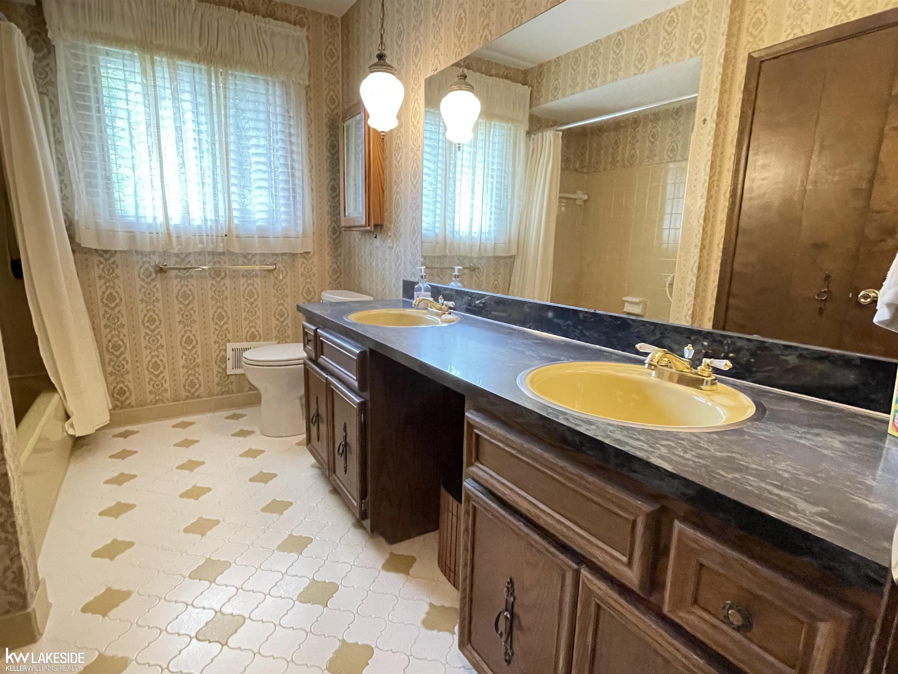 53971 Shelby Road Utica, MI 48316 - Photo 15 of 21 Gallery Image 15