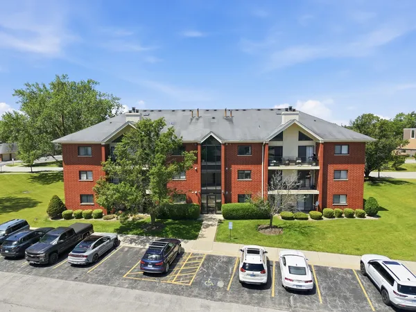 $229,900 | 18206 Rita Road, Unit 2B, Tinley Park, IL 60477