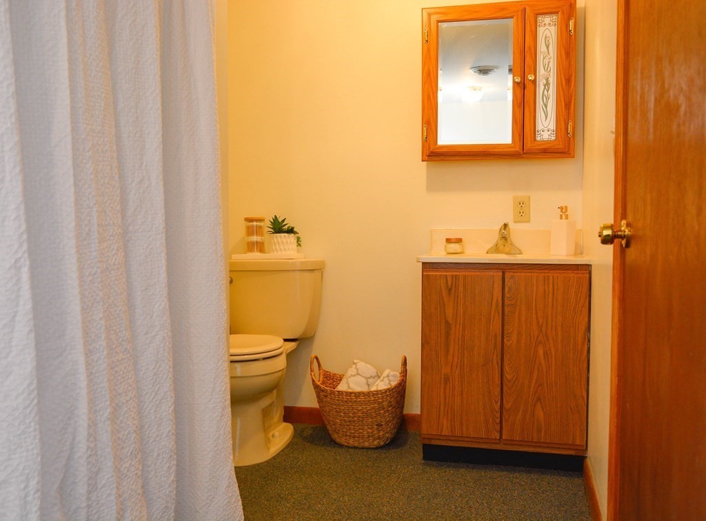 327 Hollis Road Lunenburg, MA 01462 - Photo 25 of 42