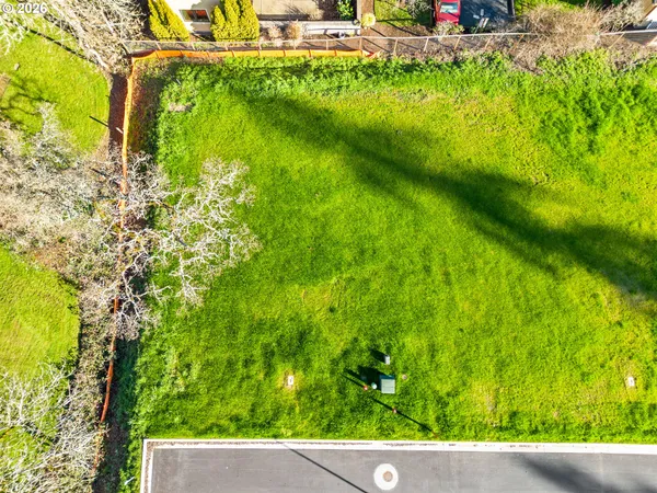 a view of an outdoor space