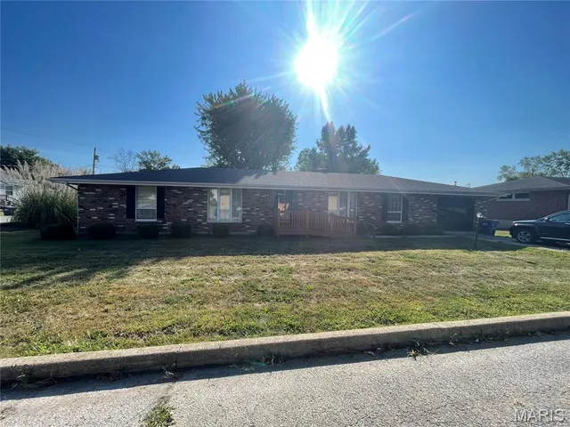 $220,000 | 800 South Henderson Street, Salem, MO 65560