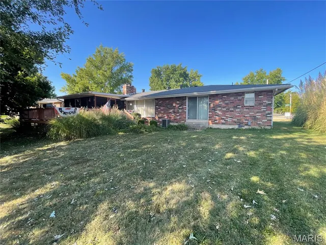 $220,000 | 800 South Henderson Street, Salem, MO 65560