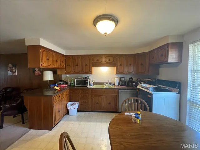 $220,000 | 800 South Henderson Street, Salem, MO 65560