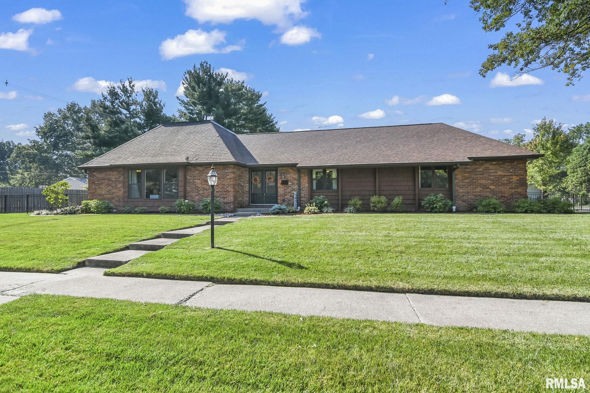 90 Pinehurst Drive Springfield, IL 62704 - Photo 2 of 40