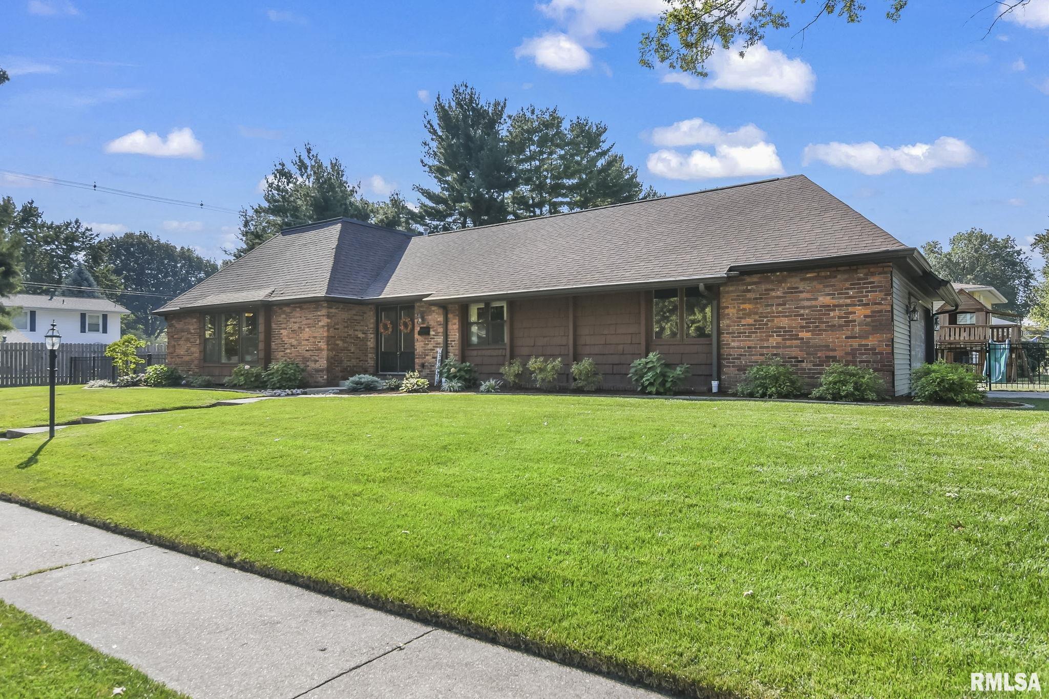 90 Pinehurst Drive Springfield, IL 62704 - Photo 3 of 40