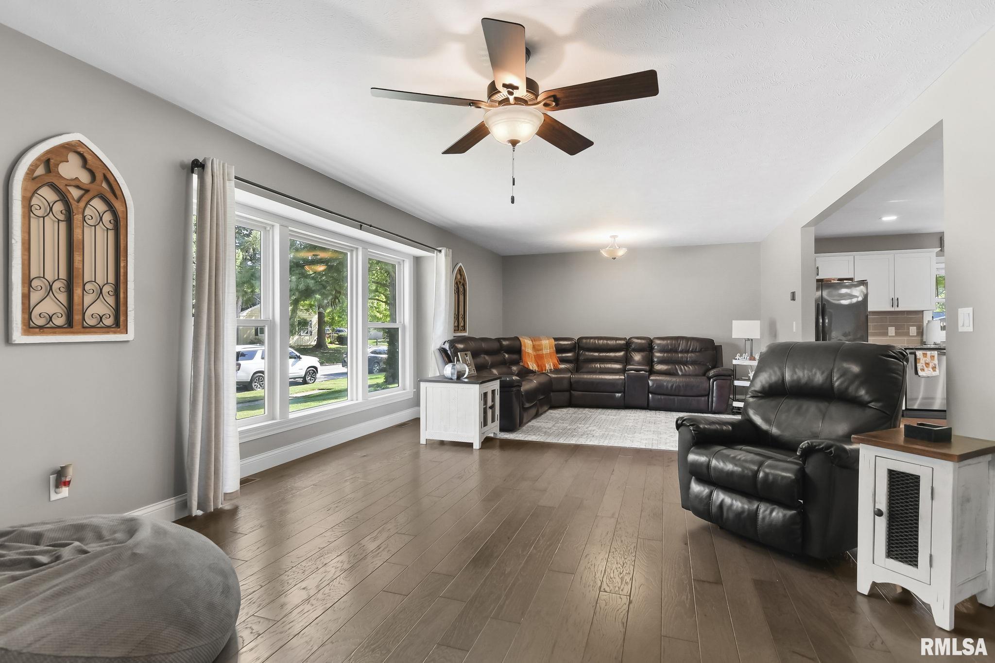 90 Pinehurst Drive Springfield, IL 62704 - Photo 7 of 40