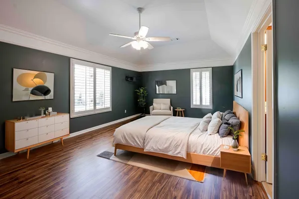 a view of a yard in front of house