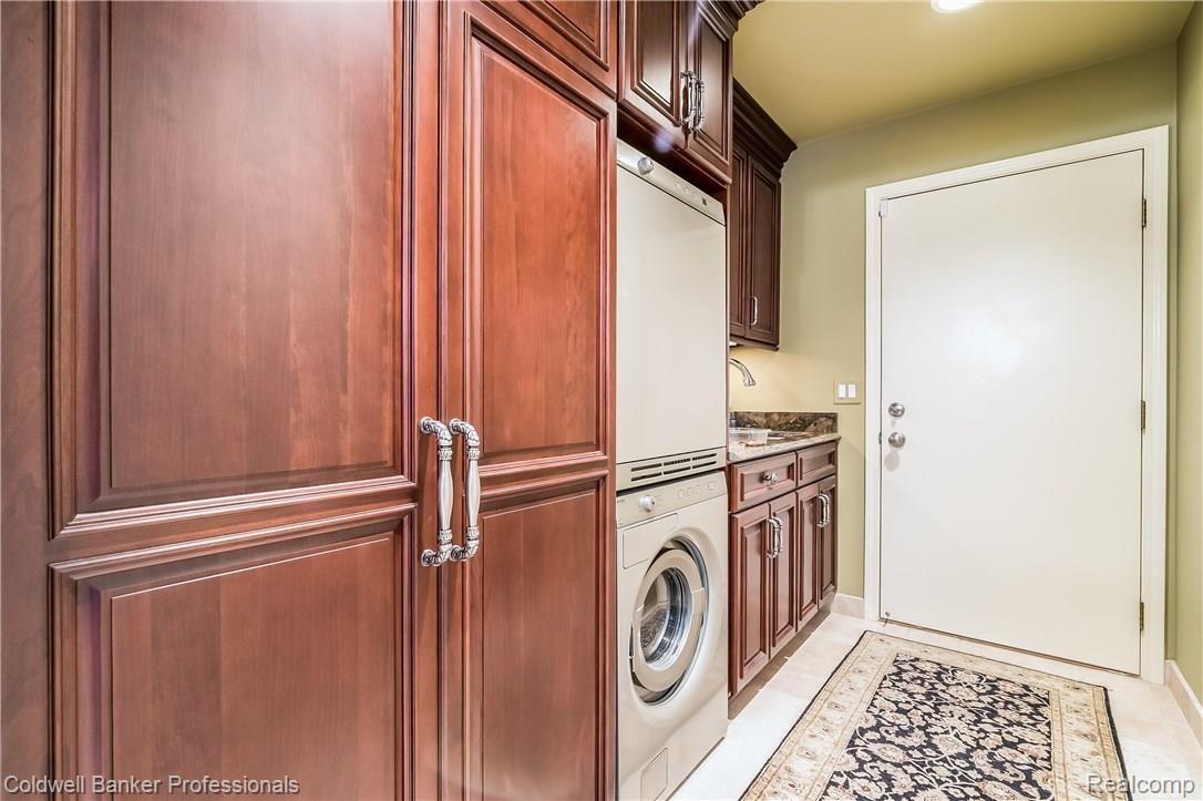 294 Cayuga Road Lake Orion, MI 48362 - Photo 18 of 39 024-Laundry_Room-5093852-large.jpg
