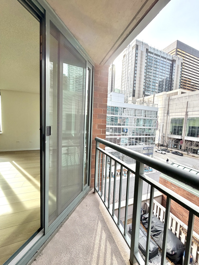 480 North McClurg Court, Unit 520 Chicago, IL 60611 - Photo 13 of 31