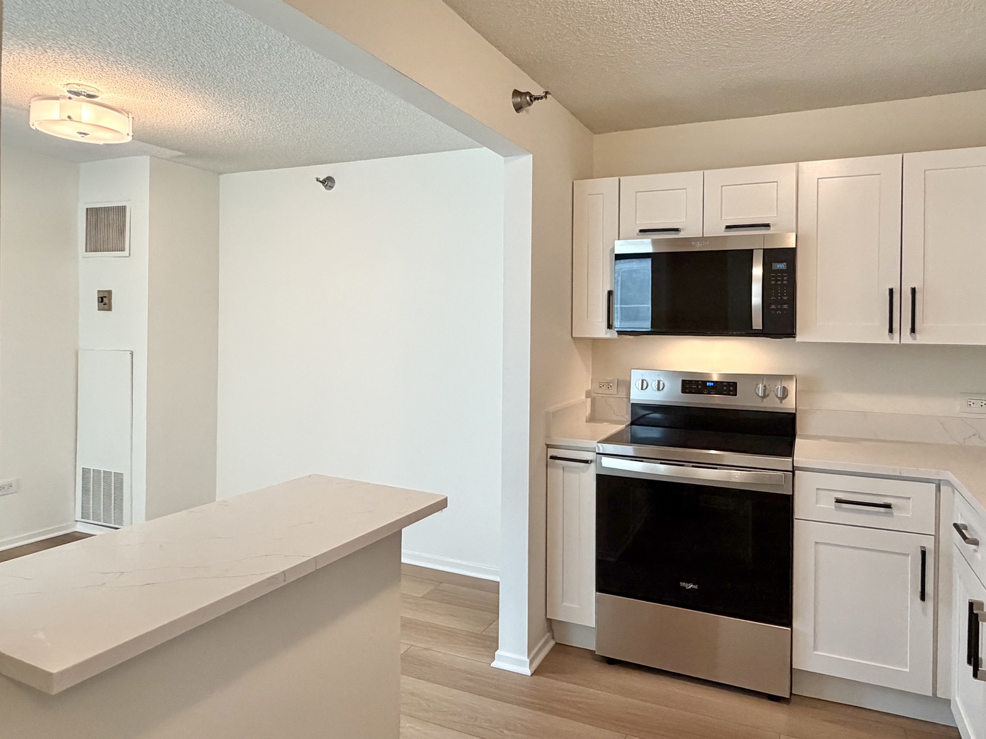 480 North McClurg Court, Unit 520 Chicago, IL 60611 - Photo 9 of 31