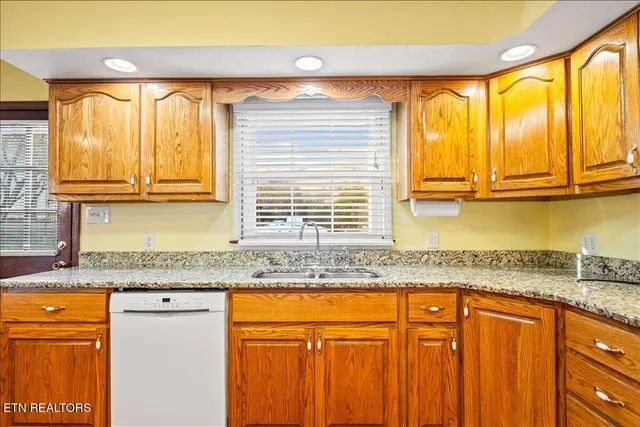 $399,900 | 301 Wheeler Lane, La Follette, TN 37766