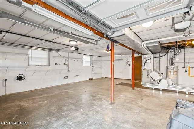 $399,900 | 301 Wheeler Lane, La Follette, TN 37766