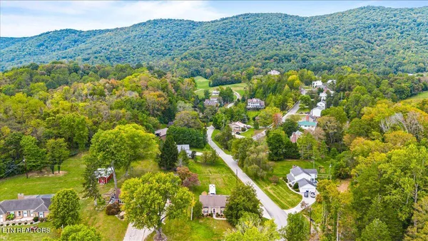 $399,900 | 301 Wheeler Lane, La Follette, TN 37766