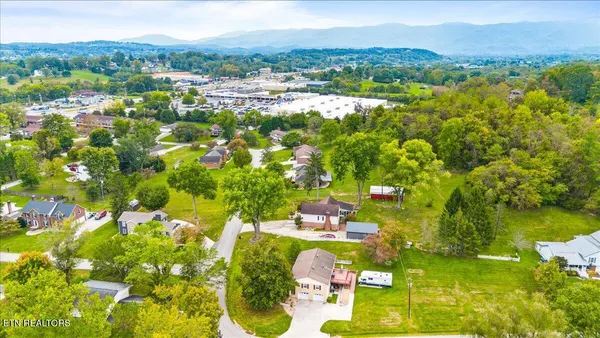 $399,900 | 301 Wheeler Lane, La Follette, TN 37766