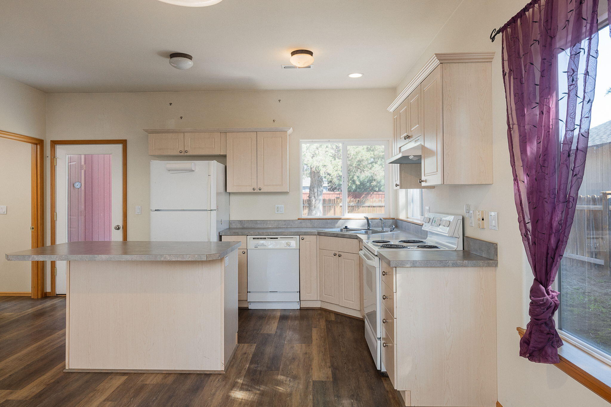 61189 Larkspur Loop Bend, OR 97702 - Photo 3 of 18 Gallery Image 3