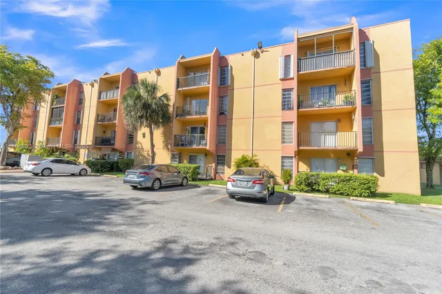 $2,300 | 4709 Northwest 7th Street, Unit 2049, Miami, FL 33126