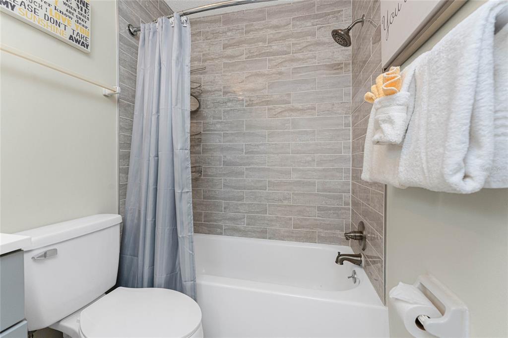 5031 North Beach Road, Unit 222 Englewood, FL 34223 - Photo 28 of 64 a bathroom with a toilet and a bathtub