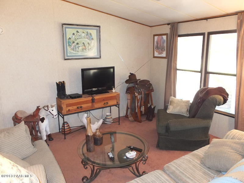 10233 Black Angus Road Dewey, AZ 86327 - Photo 9 of 32 Great Room