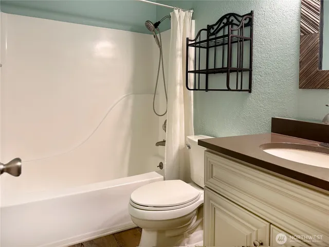 $350,000 | 22215 6th Avenue South, Unit 106, Des Moines, WA 98198