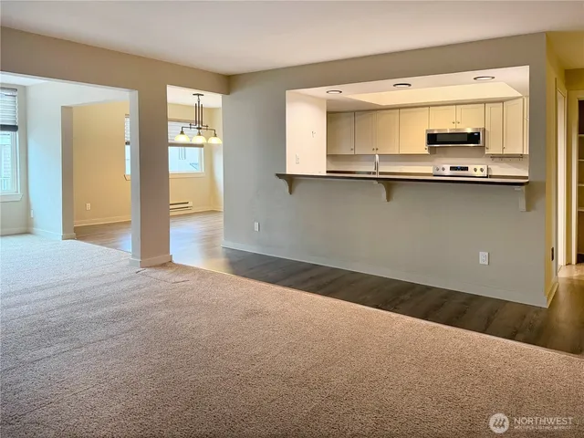 $350,000 | 22215 6th Avenue South, Unit 106, Des Moines, WA 98198