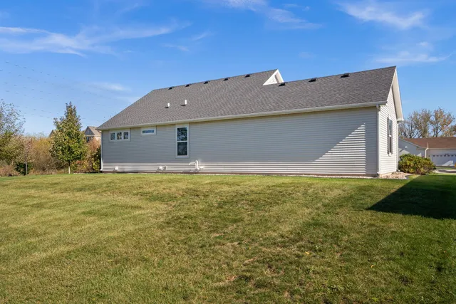 a front view of house with yard and garage