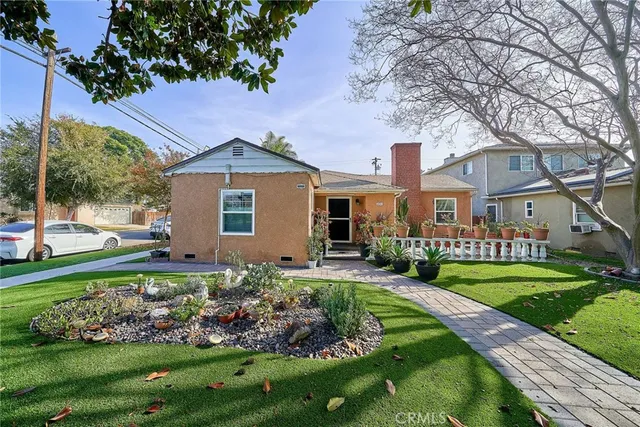 $899,000 | 2690 Oregon Avenue, Long Beach, CA 90806