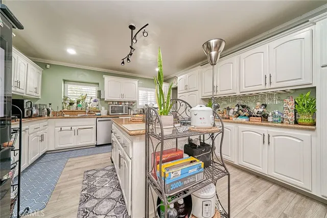 $899,000 | 2690 Oregon Avenue, Long Beach, CA 90806