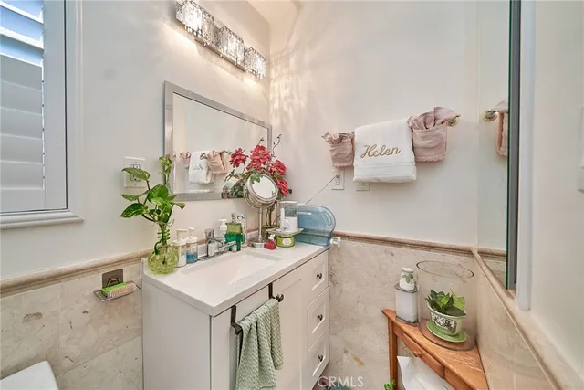 $899,000 | 2690 Oregon Avenue, Long Beach, CA 90806