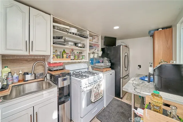 $899,000 | 2690 Oregon Avenue, Long Beach, CA 90806