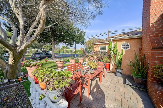 $899,000 | 2690 Oregon Avenue, Long Beach, CA 90806