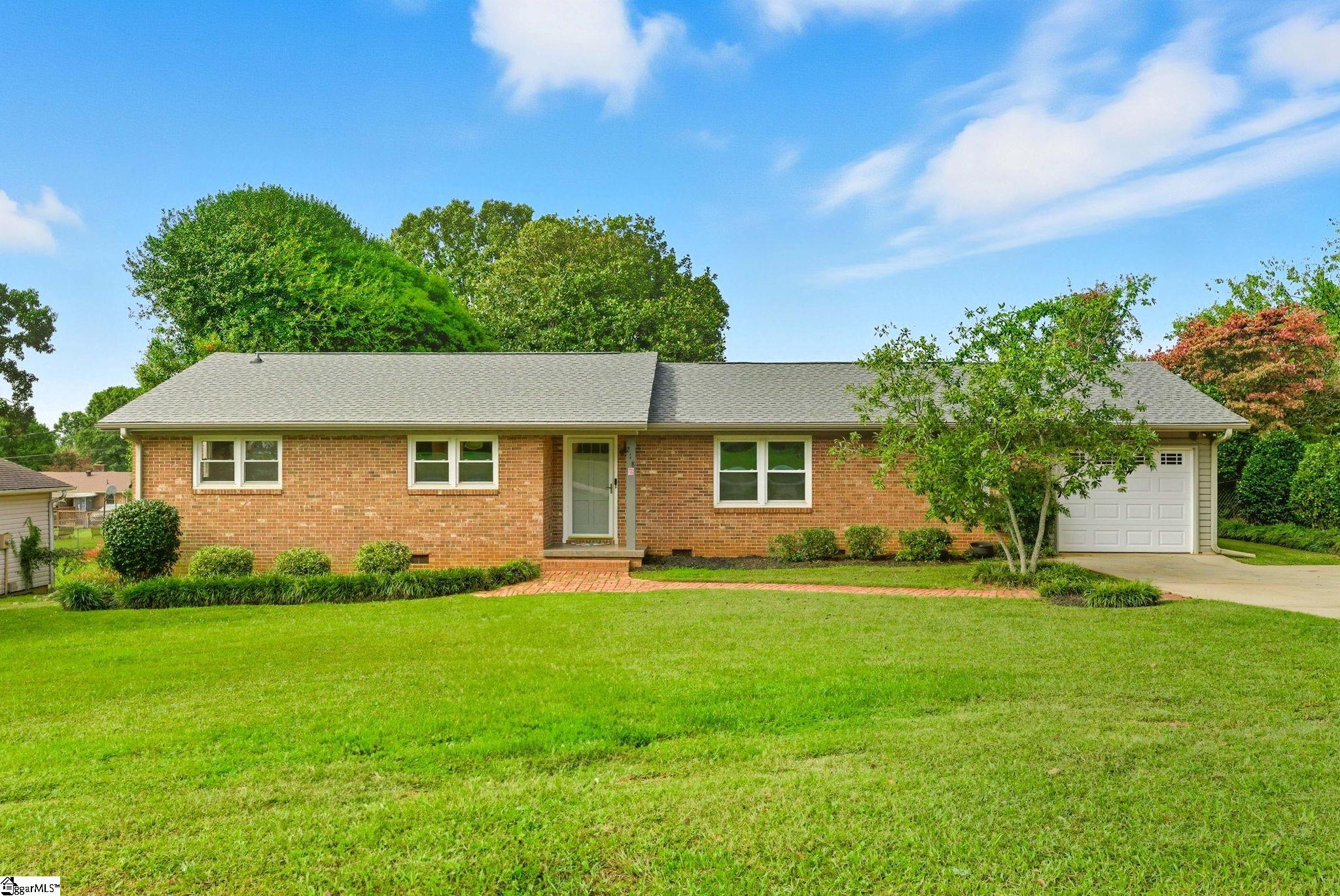 218 Highland Road Duncan, SC 29334 - Photo 1 of 38 Gallery Image 1