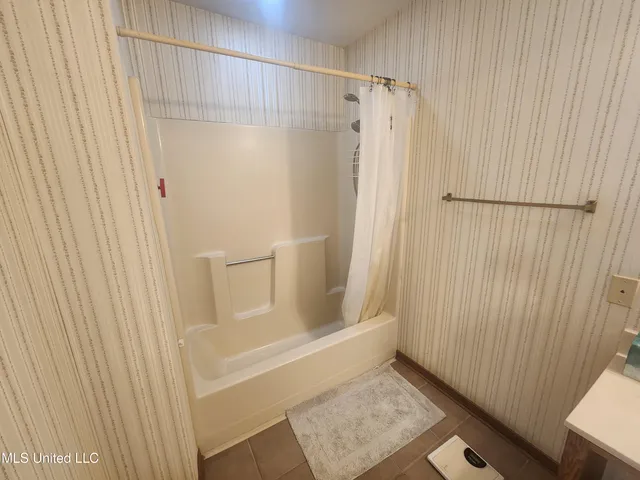 $1,975 | 13349 Lorraine Road, Biloxi, MS 39532